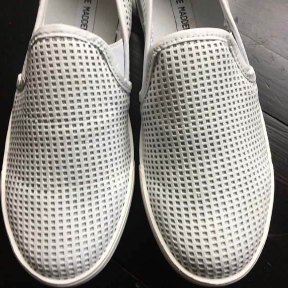 Steve Madden White Leather Slip On Sneakers NIB - Picture 5 of 8